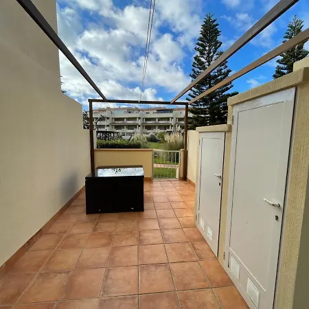 Moderna Y Alegre Vivienda Junto Al Mar . Apartmán